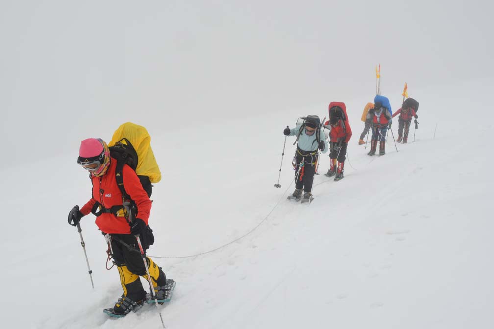  قله 7100 متری موستاق آتا هم حریف ایثاربانوی ایرانی نشد / بازتاب ایثار بزرگ کوهنوردی همدانی در رسانه های جهان