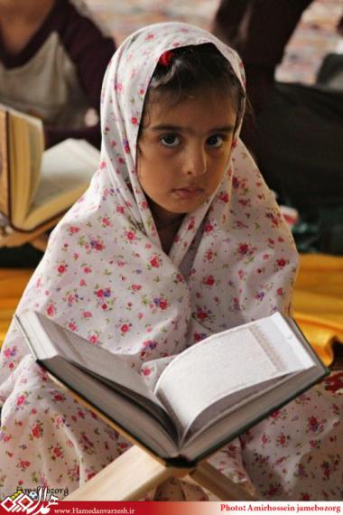 گزارش تصویری/محفل انس با قرآن در حسنیه امام همدان