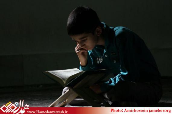 گزارش تصویری/محفل انس با قرآن در حسنیه امام همدان