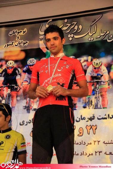مراسم توزیع مدال و حواشی جالب اولین مرحله لیگ دوچرخه سواری کشور در همدان