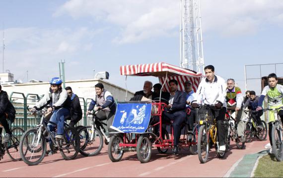 همایش دوچرخه سواری گرامیداشت دهه فجر در همدان برگزار شد 