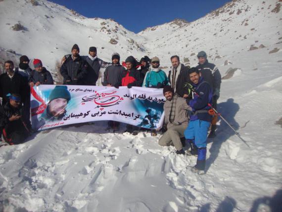 صعود جمعی از کوهنوردان  به قله الوند گرامیداشت شهدای  مدافع حرم / گزارش تصویری 