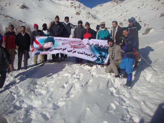 صعود جمعی از کوهنوردان  به قله الوند گرامیداشت شهدای  مدافع حرم / گزارش تصویری 