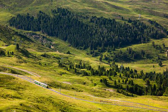 زیباترین ایستگاه قطار کوهستانی سوئیس+عکس