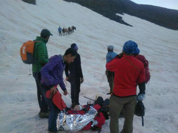 اهمال‌ کاری هلال احمرو فوت کوهنورد درعلم کوه / تصاویر 
