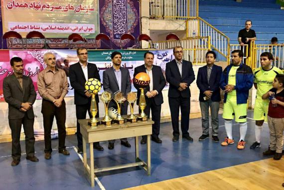 اختتامیه مسابقه فوتسال اولین جشنواره فرهنگی ورزشی سازمآن های مردم نهاد همدان 