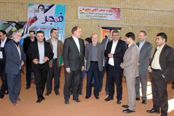  سالن ورزشی تنیس شهید برقعی در ایام الله دهه فجردر همدان افتتاح شد 