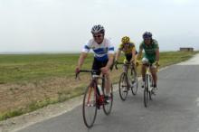رقابت رکابزنان همدانی در مسابقات دوچرخه سواری قهرمانی جوانان کشور
