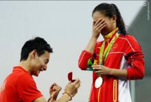 خواستگاری از قهرمان المپیکی روی سکوی مدال +عکس 