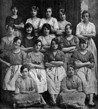 راز خوفناک کشف نشده عکس صد ساله دختران آسیابان