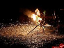 روش عجیب مرد تایوانی برای ماهیگیری+عکس 