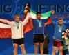 حرکت جالب وزنه‌بردار ایرانی در مقابل دختر اهداکننده مدال +فیلم