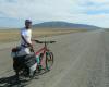 رکابزنی دوچرخه سوار همدانی با شعار آب نبض زندگی